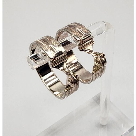 Vintage Monet Hoop Earrings Silver Tone Textured Etched Clip On 1970s Mod Style - Picture 7 of 8